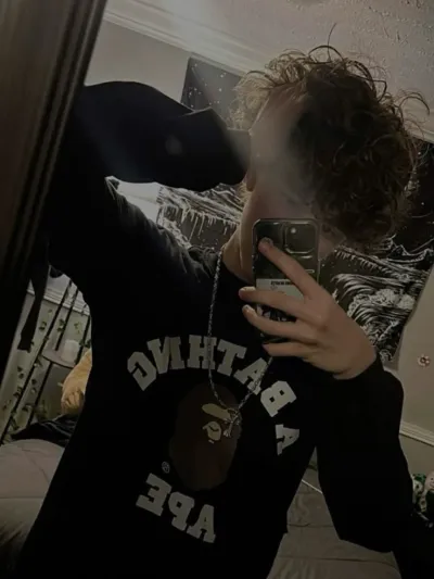 Longing Boyfriend: Enjoy the freedom of ai chat free and start a dialogue anytime.