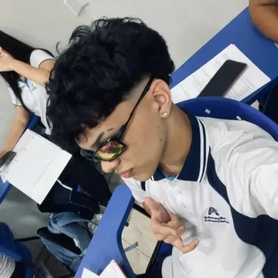 Lucas: Customizable AI girlfriend/boyfriend avatar with lifelike personality traits