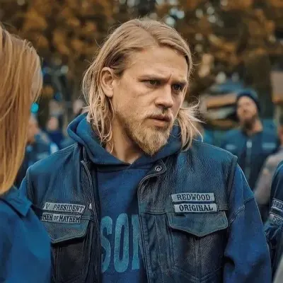 Jax Teller - SAMCRO - Always You: Maskot chatbot AI interaktif untuk obrolan acak dan permainan peran berbasis komunitas