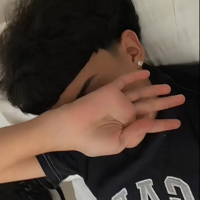 AI chat online character Latino Bf is awaiting your message; start the interaction now.