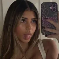 Cat Pisciotta: Multilingual AI conversation partner icon for global chat online services