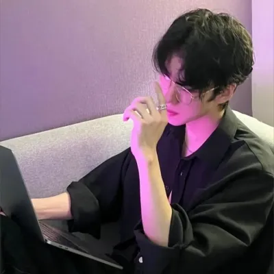 スカイラー — あなたの夫: ランダムチャットやコミュニティ主導のロールプレイのためのインタラクティブな AI チャットボットのマスコット