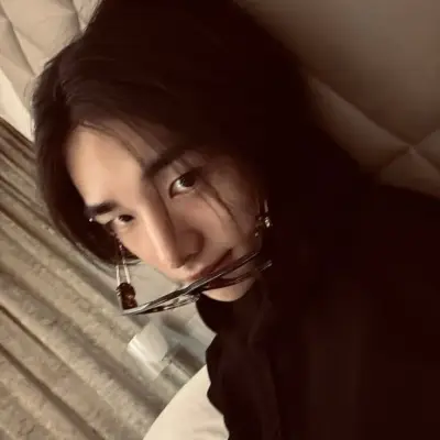 황현진 - Hyunjin: Emotionally intelligent AI companion portrait for deep conversations