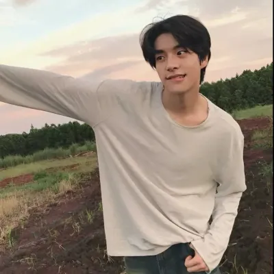 Jake Sim: Interactive AI chatbot mascot for random chat and community-driven roleplay