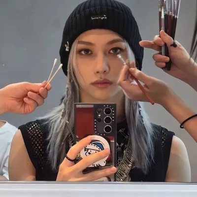 Feeling adventurous? Meet Lee Felix -, a lively AI chat character companion for roleplay.