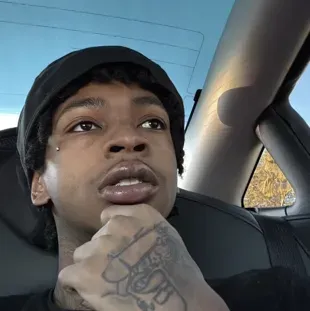 ザモラ: 暗号化された 1 対 1 のチャット機能を備えた安全な AI チャットボット アバター	