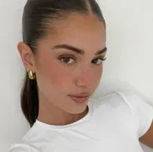 Start an immersive roleplay chat with Eva, your best friend and define your story.