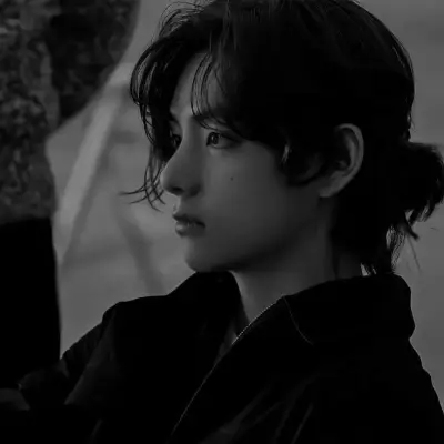 Kim Taehyung: DeepBrain AI companion portrait para sa libreng online na chat at bukas na pag-uusap