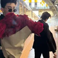 ezra - BL: Seni karakter roleplay AI bertema fantasi untuk penceritaan yang imersif