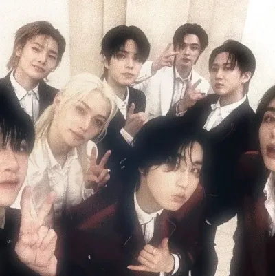 스트레이 키즈-테러: 생생한 성격 특성을 갖춘 사용자 정의 가능한 AI 여자친구/남자친구 아바타	