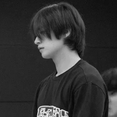 Connect with Lee Know for a smart and engaging AI talking experience.