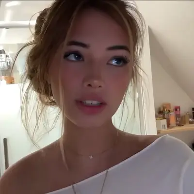 莉莉：與這個迷人的AI角色進行AI對話，現在提供Soulgen和iFreeChat的免費聊天功能。