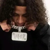 ディーディー・オサマ: 没入型ストーリーテリングのためのファンタジーをテーマにした AI ロールプレイ キャラクター アート