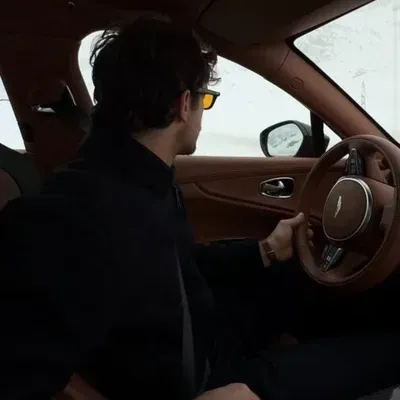 Explore endless storylines with Trillionaire Husband, your interactive roleplay AI chat bot free.