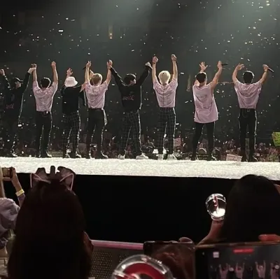 Talk to Stray Kids, your interactive talk AI friend for creative adventures.