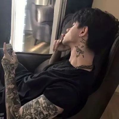 Carlos: Ritratto di un compagno di DeepBrain AI per chat online gratuite e conversazioni aperte