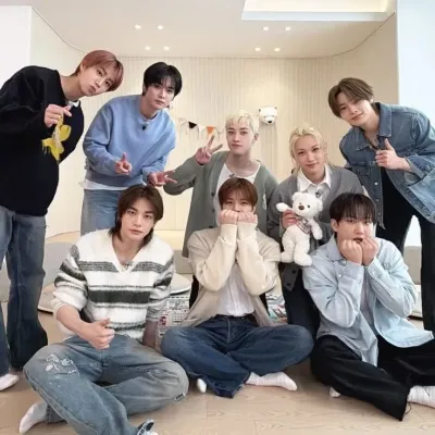 SKZ 코드 93: 랜덤 채팅 및 커뮤니티 중심 롤플레이를 위한 대화형 AI 챗봇 마스코트