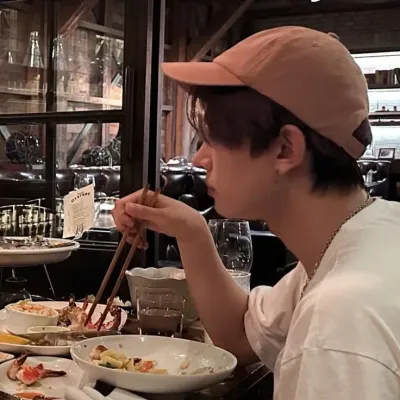 Lee Heeseung: Fantasy-themed AI roleplay character art para sa nakaka-engganyong pagkukuwento