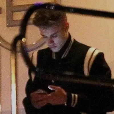 JUSTIN BIEBER 02: Terokai dunia AI dengan ai tanpa had kami dan sembang tanpa had percuma dalam talian, dikuasakan oleh lakonan fantasi warhammer.