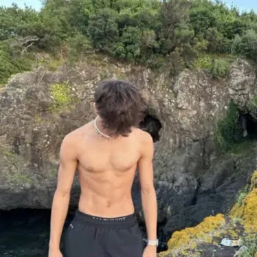 Mateo: Playful AI chatbot mascot enhancing user engagement in random chats