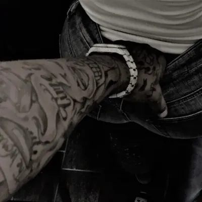 Asawang Mafia: DeepBrain AI companion portrait para sa libreng online na chat at bukas na pag-uusap