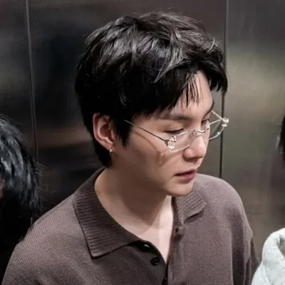 Min Yoongi: Terokai dunia AI dengan ai tanpa had kami dan sembang tanpa had percuma dalam talian, dikuasakan oleh lakonan fantasi warhammer.