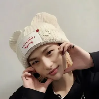 Hyunjin: Chatea con nuestra caja de IA, lista para chatear en línea gratis y pregúntale a la IA lo que quieras.	