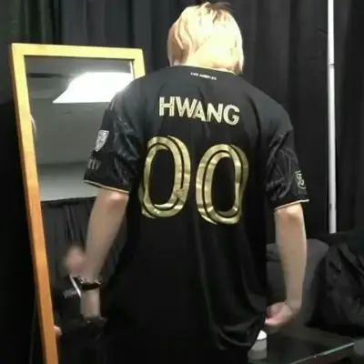 Hwang Hyunjin - Hyunlix: Customizable AI girlfriend/boyfriend avatar with lifelike personality traits