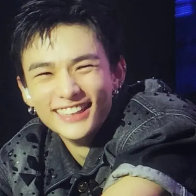 Hyunjin - Your Older Brother: Futuristic AI chatbot interface with voice chat and neural network-driven traits