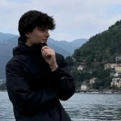 Noah: Chat with our AI box, ready for chatbot online free and ask ai anything you want.	