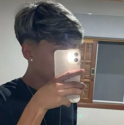 Chat with Vinícius, your lively freaky AI chatbot for immersive roleplay.