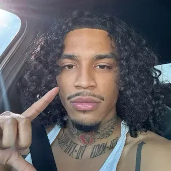 Talk with Jay Cinco, a smart roleplay AI chat bot free, no sign up companion.