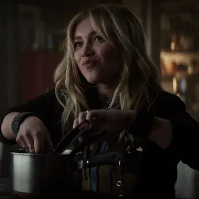 Talk to the digital version of your idols with our celebrity ai Yelena Belova.