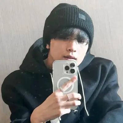 Haechan: Lernen Sie die Hauptfigur unserer KI-Welt kennen, mit einer Liste der Charaktereigenschaften und KI-Chat-Funktionen.
