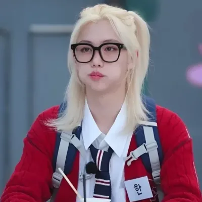 Explore Lee Félix - Nerd, a versatile chat AI anime partner for creative roleplay.