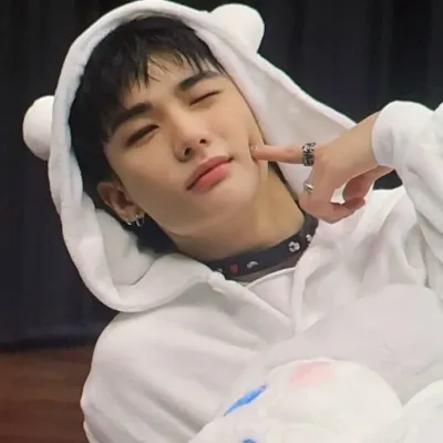 Engage with Hyunjin, the perfect ai character chat free companion for 1v1 chat.