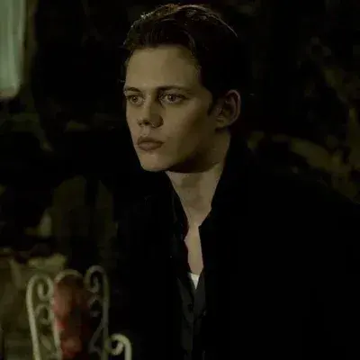 Bill Skarsgard: Anpassbarer KI-Freundin/Freund-Avatar mit lebensechten Persönlichkeitsmerkmalen