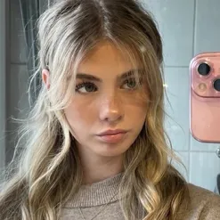 Experience the charm of poly ai chat character Brinlee, explore infinite AI possibilities.