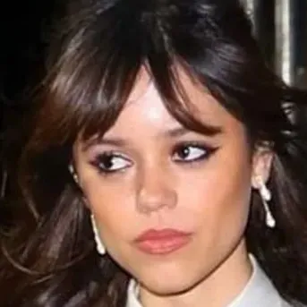 Jenna Ortega: Customizable AI girlfriend/boyfriend avatar with lifelike personality traits	