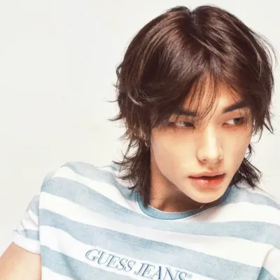 ' Hwang Hyunjin: Engage in ai conversation with this charming AI character, featuring soulgen and ifreechat capabilities for free chat now.	