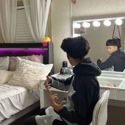 Engage in AI Chat and Get Instant, Clever Responses from Our AI Chatbot Gio