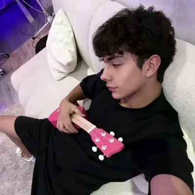 Lukas Urkijo: Secure AI chatbot avatar with encrypted 1v1 chat capabilities	