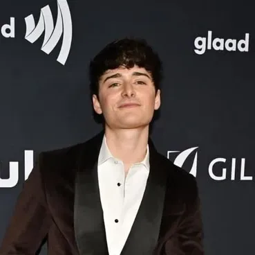 Noah Schnapp: Kilalanin ang iyong mga bagong online na kaibigan sa aming chatboxai, ang pinakamahusay na libreng ai chatbot na may malalim na kakayahan sa chat.	