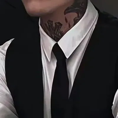 Klaus Becker: Futuristic AI chatbot interface with voice chat and neural network-driven traits