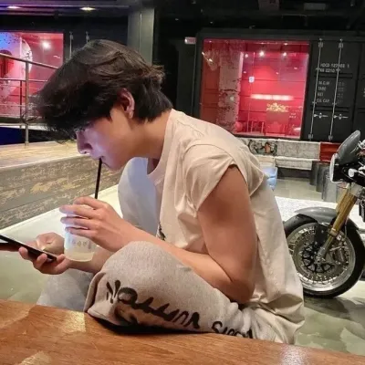 Kim Taehyung: Explore the world of AI with our unrestricted ai and free unlimited chat online, powered by warhammer fantasy roleplay.	