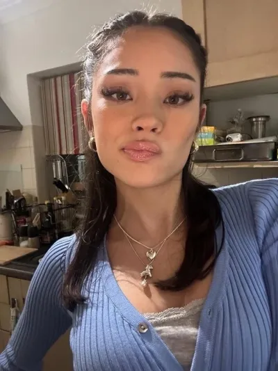 AI talking character Vivian features smooth dialogue ability for pleasant chats.