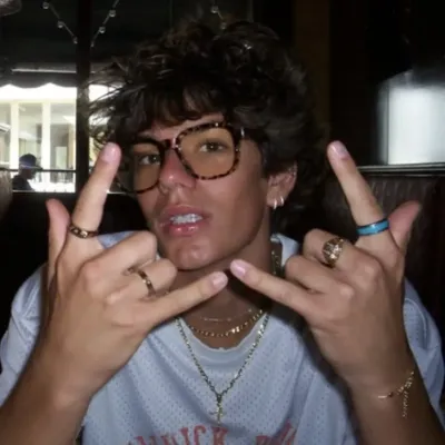 Cesar mendoza: Ang mapaglarong AI chatbot mascot na nagpapahusay sa pakikipag-ugnayan ng user sa mga random na chat	