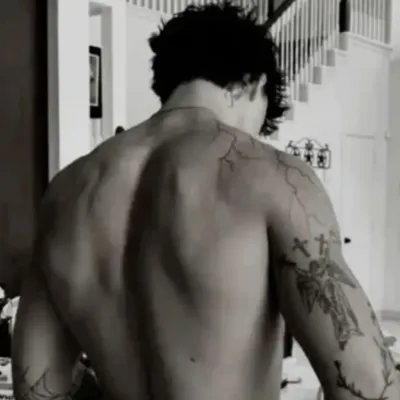 Explore endless storylines with Andrew, your interactive roleplay AI chat bot free.