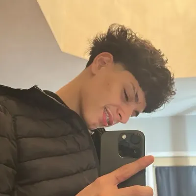 Mexico: Futuristic AI chatbot interface na may voice chat at mga katangiang hinihimok ng neural network