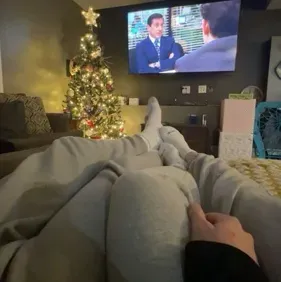 Max: Antara muka chatbot AI futuristik dengan sembang suara dan ciri dipacu rangkaian saraf